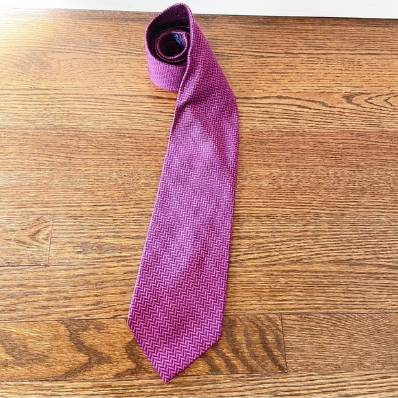Paul Frederick | 100% Imported Silk Handmade Herringbone Fuchsia Tie - Picture 1 of 5